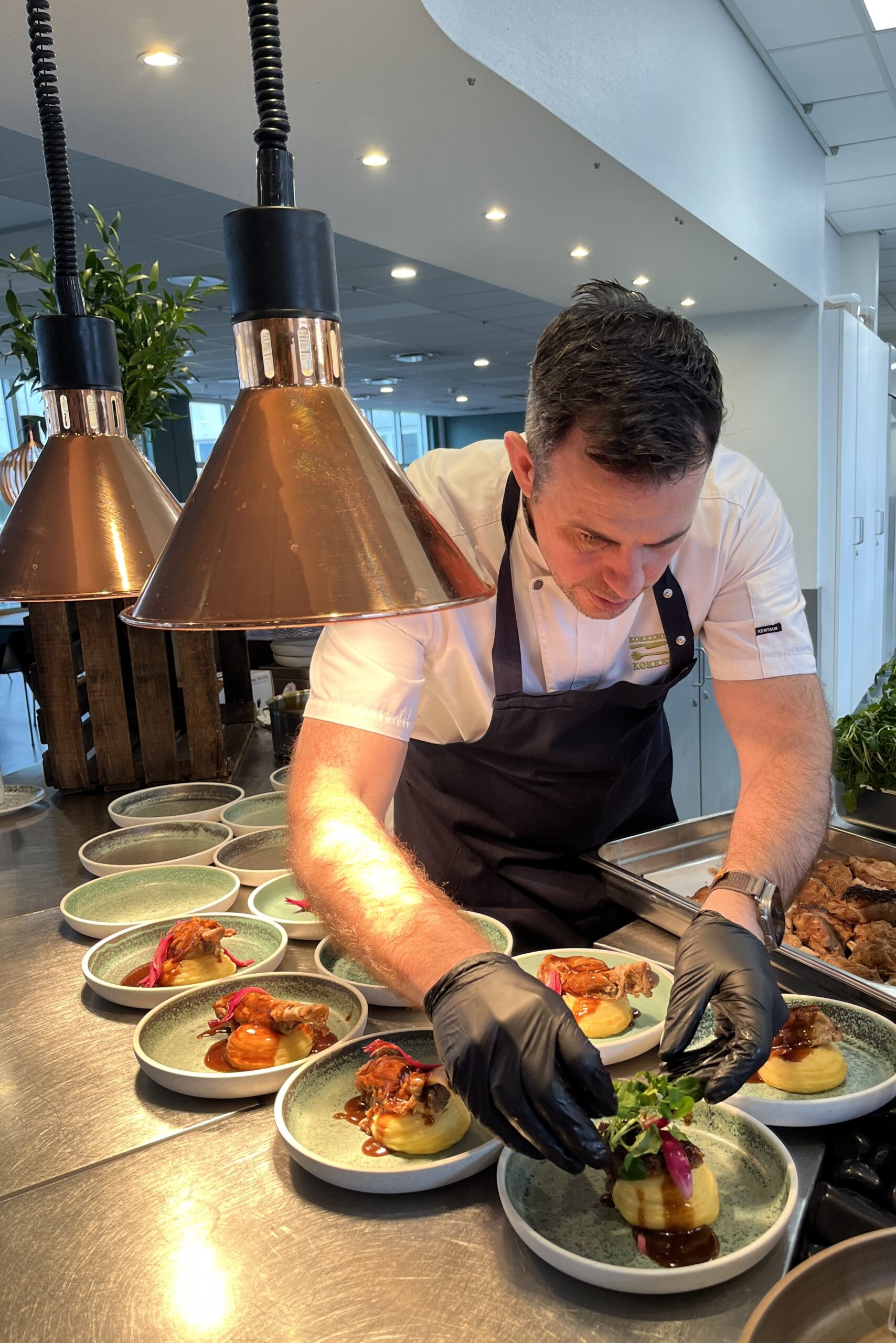 Kokkenes Køkken medarbejdere i kantine